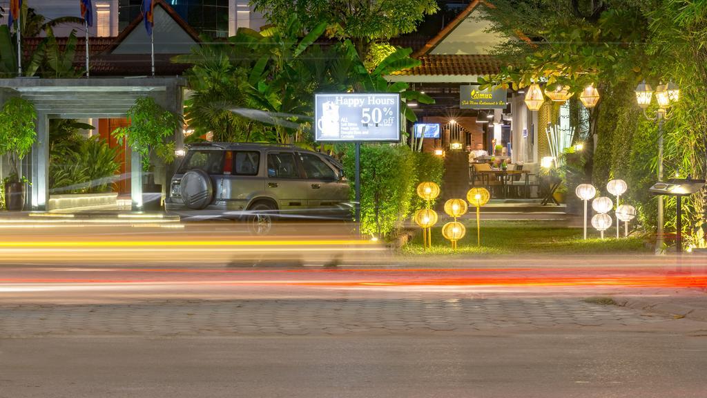 Silk D'Angkor Boutique Hotel Siem Reap Exteriör bild